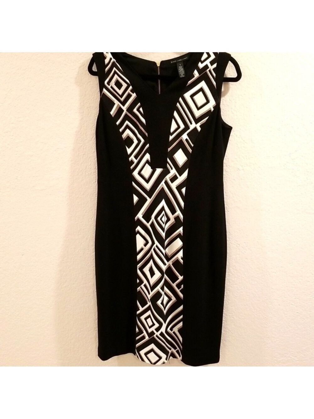 CHICO'S Black label size 1 (small) cocktail dress, sleeveless, black &geometric